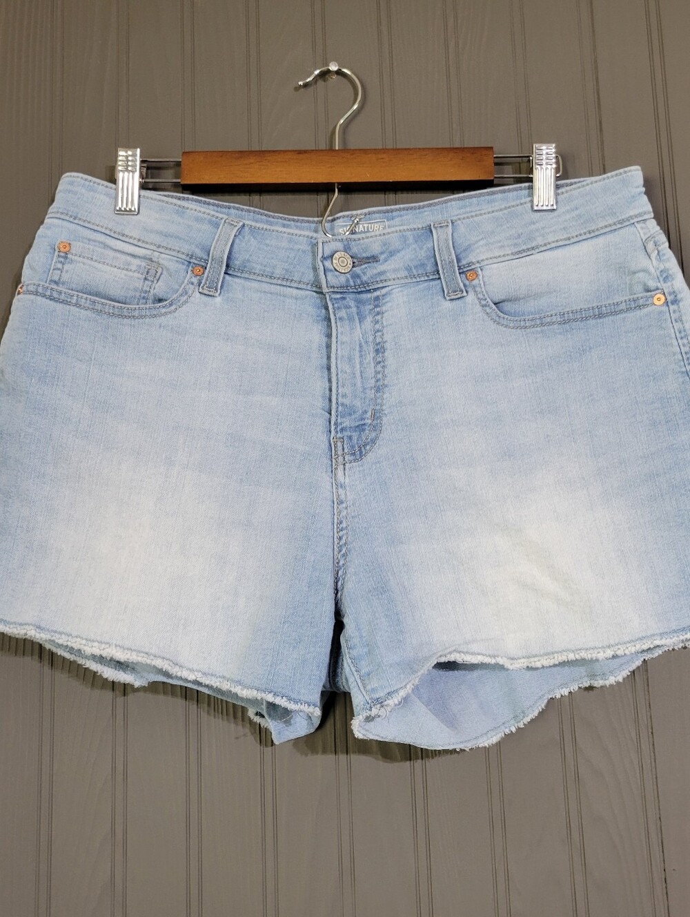 Signature By Levi Strauss Denim Jeans Mid-Rise Cut-Off Light Wash Blue Womens 14